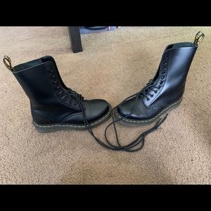 9 eye doc martens leather